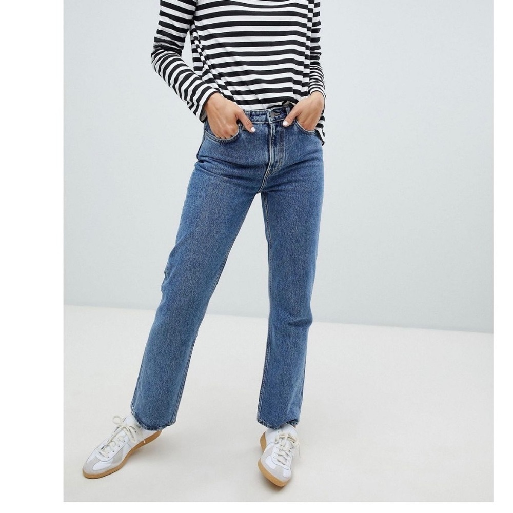 Weekday Voyage Mid Rise Crop Mom Jean - Mid blue standard / W27